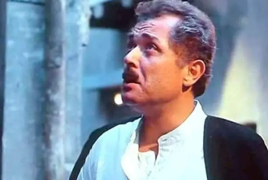 من الكيت كات إلى الساحر.. محمود عبد العزيز في ذكرى ميلاده مسيرة فنية خالدة