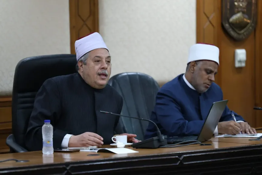 الشيخ أيمن عبدالغني والدكتور أحمد الشرقاوي يجتمعان برؤساء فرق المتابعة من القطاعات الرئيسة المكلفة بمتابعة لجان امتحانات الثانوية الأزهرية