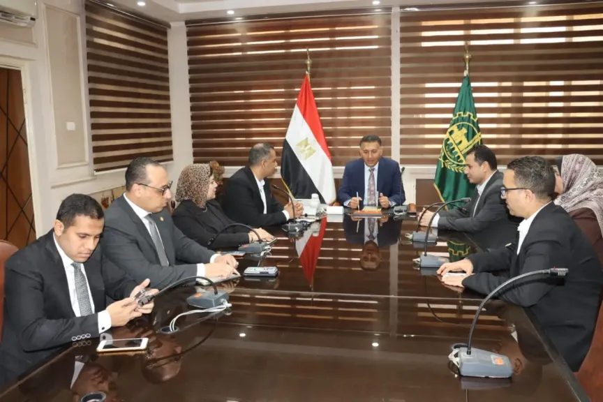 محافظ القليوبية يدفع بالشباب إلى الشارع.. تكليفات هامة لدعم النظافة ومواجهة النباشين بشبرا الخيمة