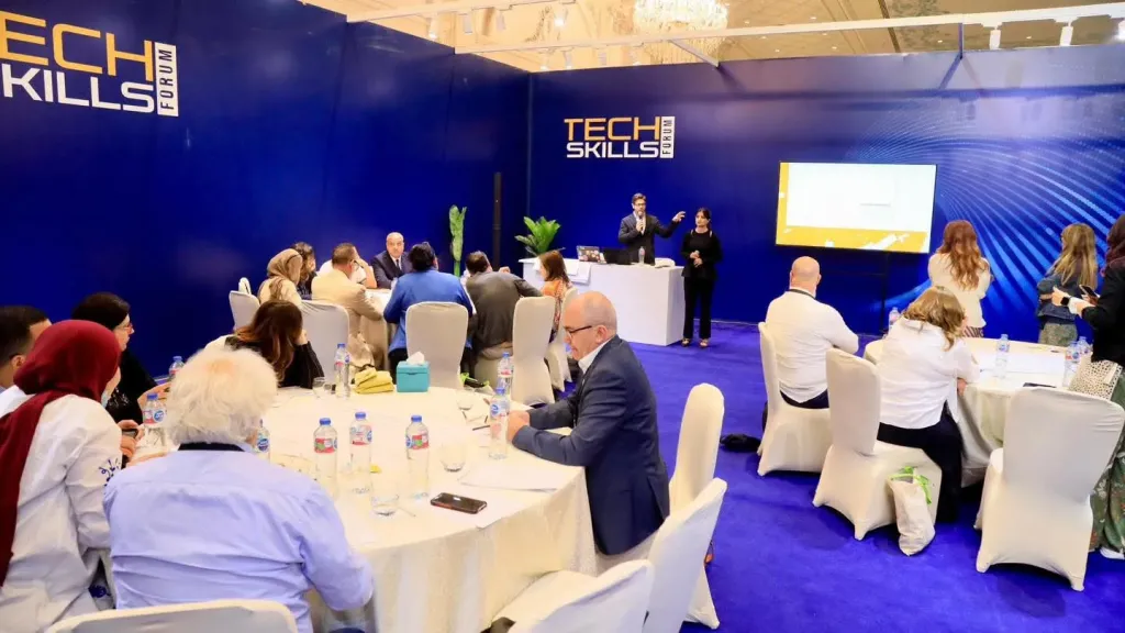 180 طالبًا ومعلمًا يشاركون في ورش «مدرسة المستقبل» بمنتدى التعليم المهني لدول المتوسط