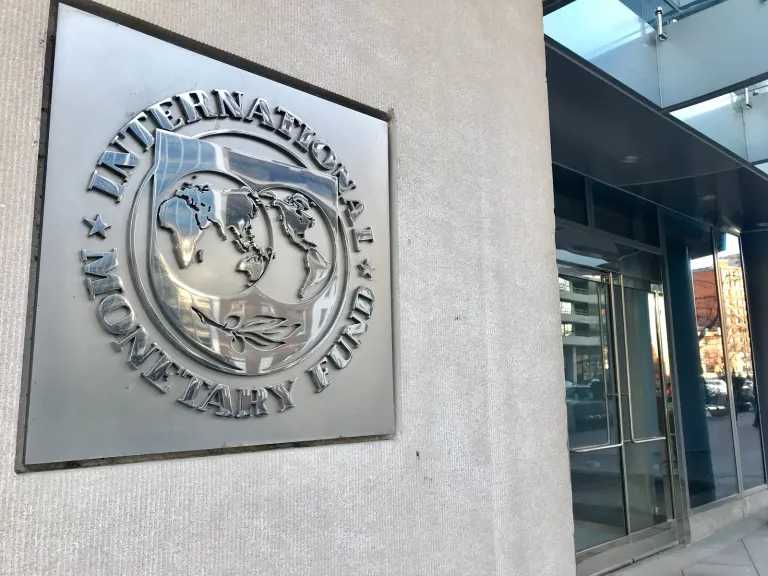 صندوق النقد الدولي: أسعار النفط أعلى 3% فقط من توقعات أبريل.. واستقرار السوق مرهون بإعادة فتح مضيق هرمز