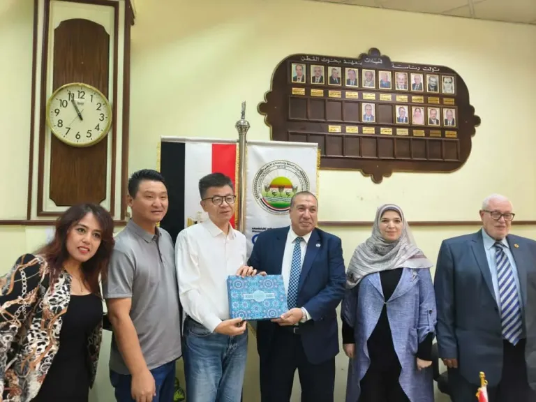 ”بحوث القطن” يستقبل وفدًا صينيًا لبحث التعاون والتعرف على الأصناف المصرية المتميزة في صناعة النسيج