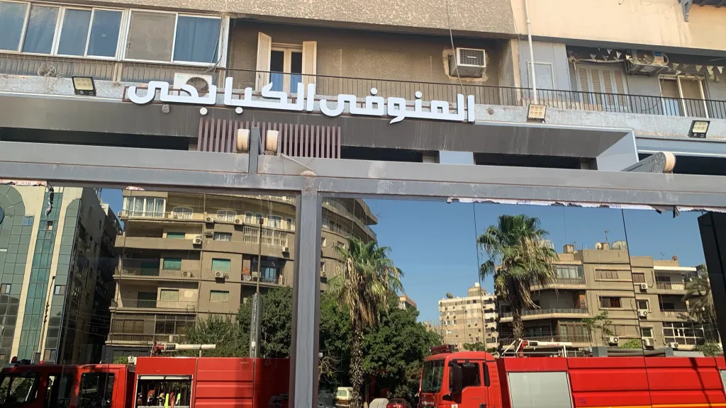 الحماية المدنية تسيطر على حريق بمدخنة مطعم في مصر الجديدة دون إصابات