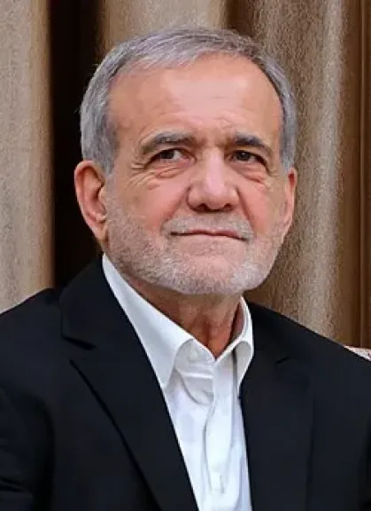 سحب صلاحيات الرئيس الإيراني.. هل هو فرض أمر واقع أم انقلاب دستوري؟