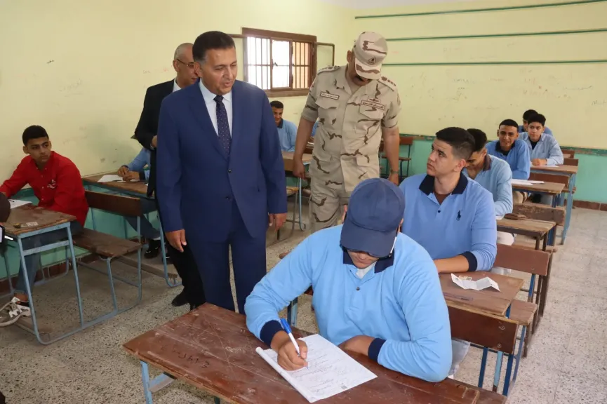 من الأزهر للإعدادية والدبلومات.. جولة مفاجئة لمحافظ القليوبية داخل اللجان