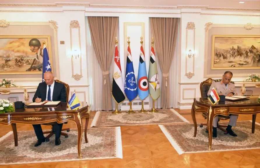 الفريق أشرف سالم زاهر يلتقي وزير دفاع البوسنة والهرسك ويوقع على اتفاقية تعاون فى مجال الدفاع