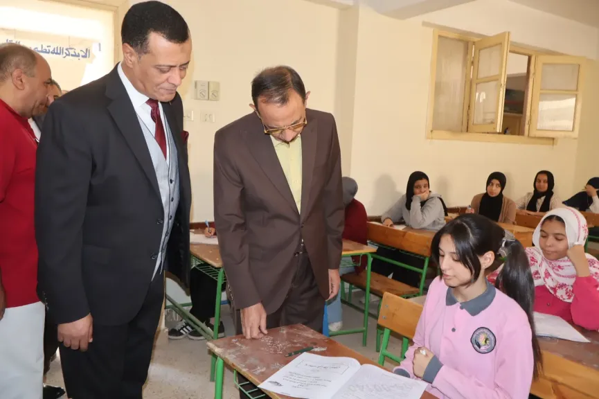 محافظ سوهاج يتفقد لجان الدبلومات الفنية والإعدادية.. ويوجه بتوفير الرعاية الطبية ورفع الإشغالات