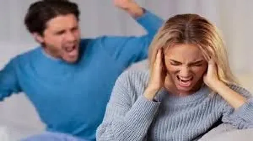 ”بيشتمني فى البلكونة والشارع” أم لـ 4 أطفال تطلب الخلع بعد 7 سنوات من المعاناة