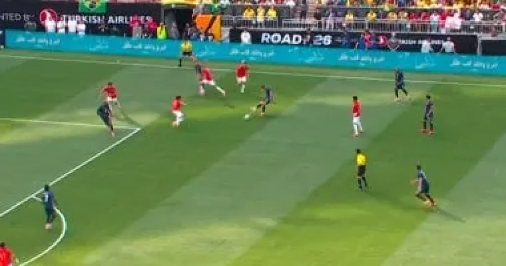 إصابة تضرب البرازيل مبكرًا أمام مصر في بروفة المونديال