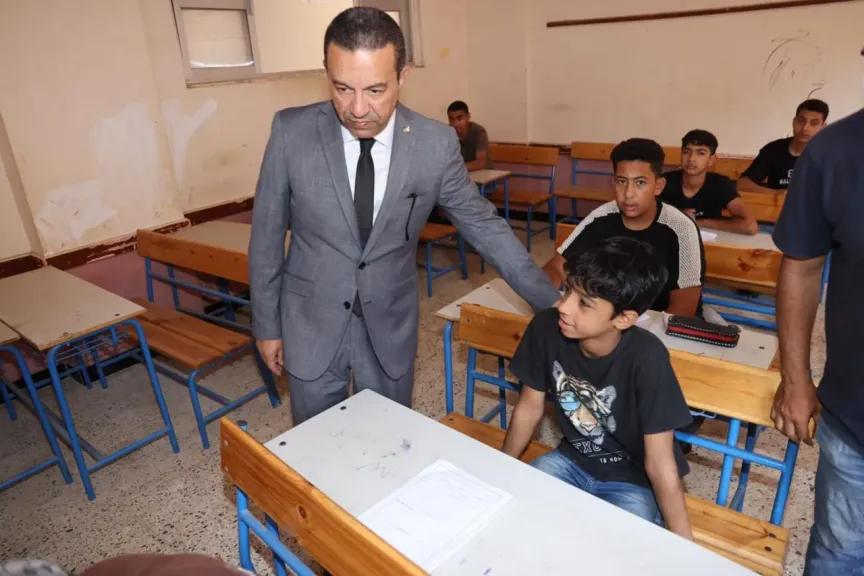 محافظ المنوفية يفاجئ لجان امتحانات الشهادة الإعدادية ويكتشف غياب ملاحظين و مراقبين