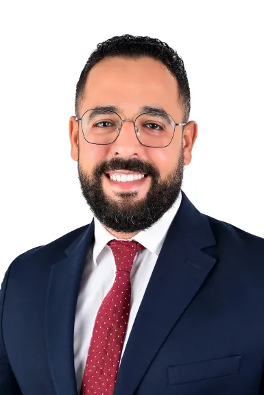 عمر محمد المحامي يطالب رواد مواقع التواصل الاجتماعي بتحري الدقة في قضية «فيت سيشن»