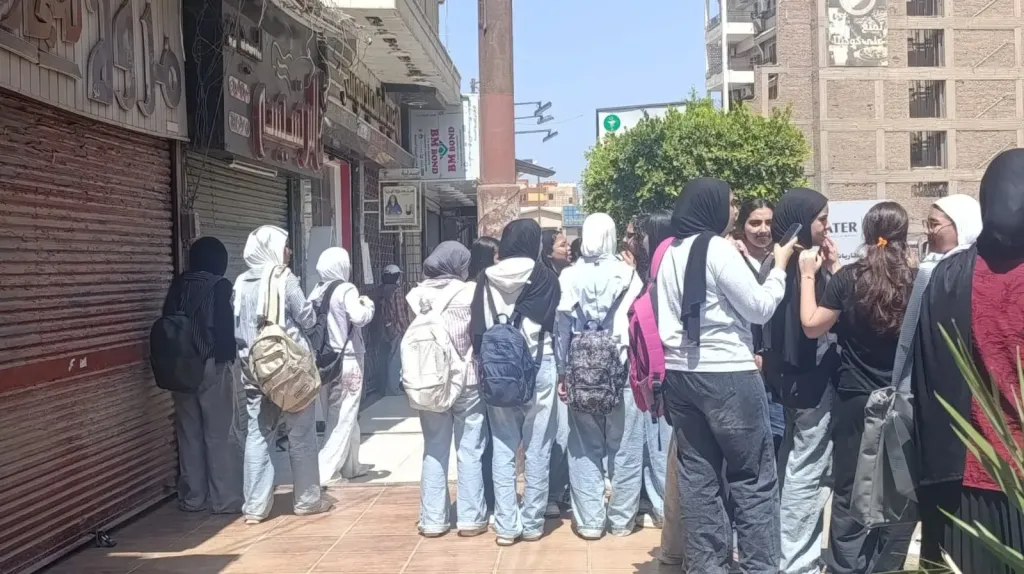 ارتياح واسع بين طلاب القليوبية بعد امتحان الهندسة.. «الأسئلة مباشرة والوقت كاف»