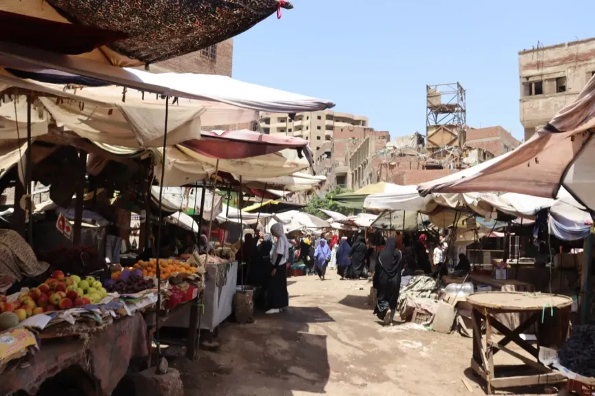 ”محافظ القليوبية” يعلن الحرب على العشوائيات بسوق بهتيم ويبدأ إستعادة الوجه الحضاري