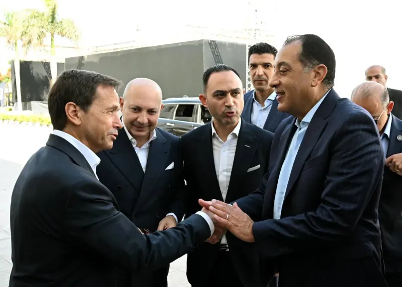 رئيس الوزراء يفتتح ويتفقد مشروعات صناعية جديدة بمدينة السادس من أكتوبر
