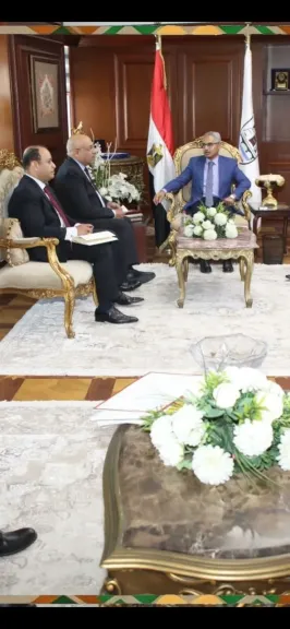 محافظ بني سويف يستقبل وفد الهيئة العامة للاستثمار والمناطق الحرة لبحث فرص جذب الاستثمارات والترويج للمقومات الاستثمارية