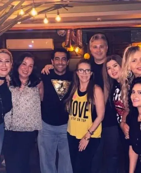 وسط مجموعة من الأصدقاء... رانيا فريد شوقي تحتفل بعيد ميلادها