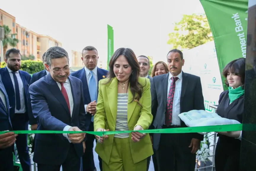 وزيرة الإسكان تفتتح مركز الإسكان المتخصص التابع لبنك التعمير والإسكان بمدينة القاهرة الجديدة