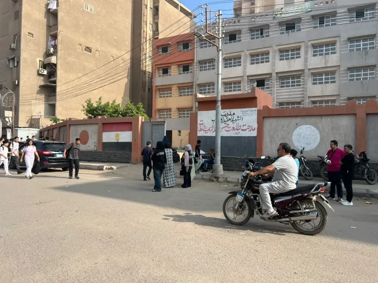 داخل لجنة الإمتحان.. ضبط طالب متلبس بمحاولة تسريب أسئلة الجبر بالخصوص