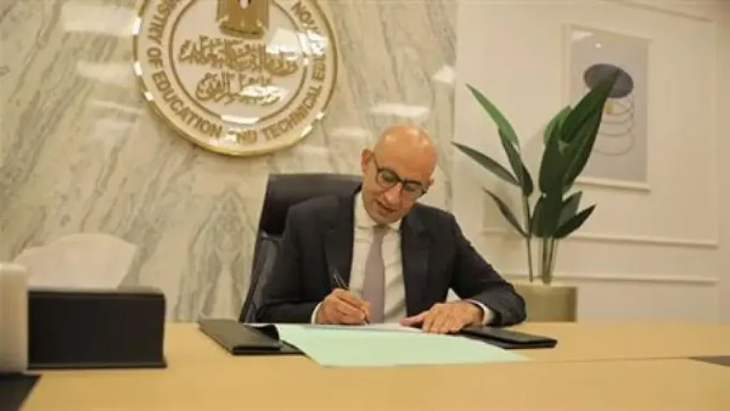 وزير التعليم يعتمد حافز إثابة 2000جنيه لرؤساء لجان الثانوية العامة والمراقبين الأوائل و1000جنيه للملاحظين