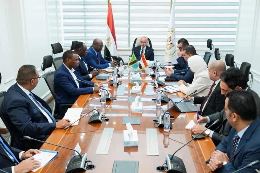 وزير الاستثمار يلتقي نائب وزير الصناعة والتجارة التنزاني لبحث تعزيز التعاون التجاري والاستثماري بين البلدين