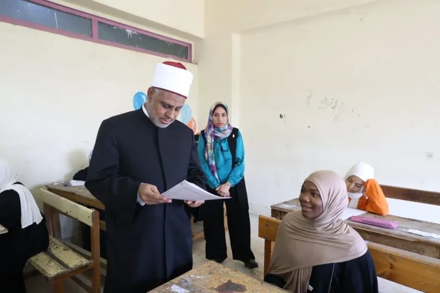 رئيس قطاع المعاهد الأزهرية يتابع امتحان النحو للشهاة الثانوية بلجنتي طلعت السيد والمنطقة السادسة بالقاهرة