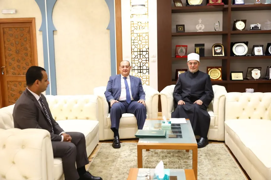 مفتي الجمهورية يستقبل مساعد وزير الخارجية للعلاقات الثقافية لتعزيز التعاون المشترك