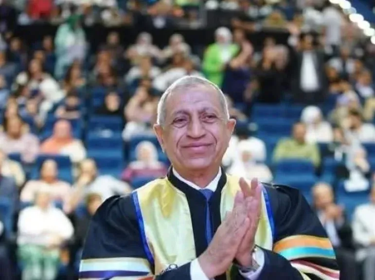 د.اسماعيل عبد الغفار  يهنيء عميدة كلية الحاسبات و المعلومات لفوزها بجائزة جامعة العاصمة  في العلوم والتكنولوجيا
