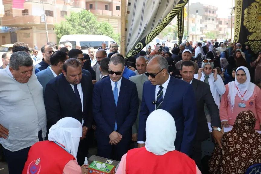 محافظ كفرالشيخ يتفقد القافلة الطبية المجانية بقرية شباس عمير ضمن خطة الدولة لدعم الخدمات الصحية