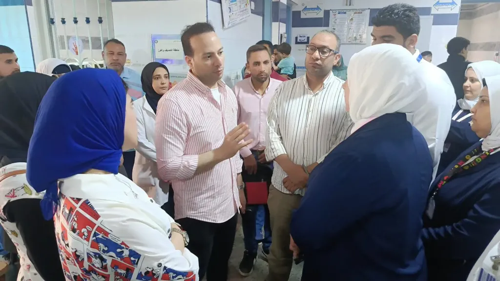 وكيل ”صحة البحيرة” يطمئن على الخدمة الطبية بمستشفى إدكو المركزى