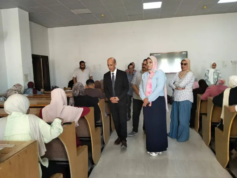 رئيس جامعة بني سويف يواصل متابعة امتحانات نهاية العام بكلية علوم ذوي الاحتياجات الخاصة