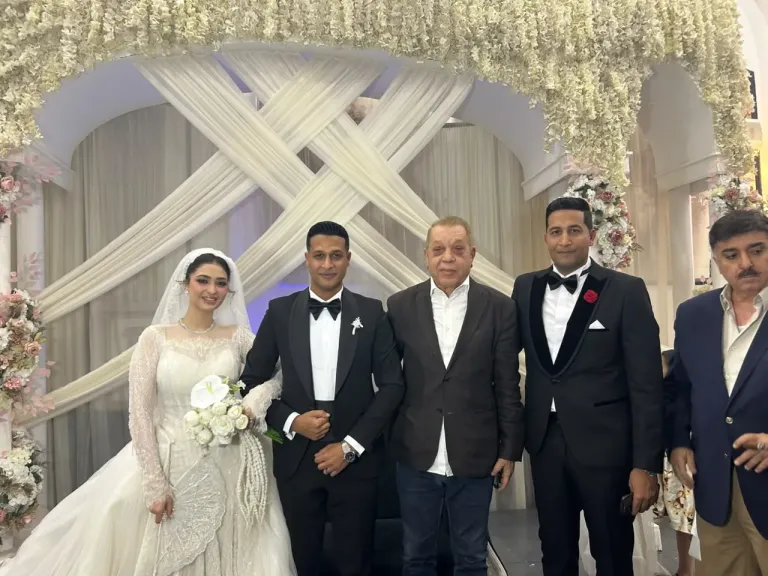 النائب أسامة شرشر يهنئ الأستاذ حسانين منصور والأستاذ مصطفى غانم بعقد قران النقيب محمود والمهندسة نجوى
