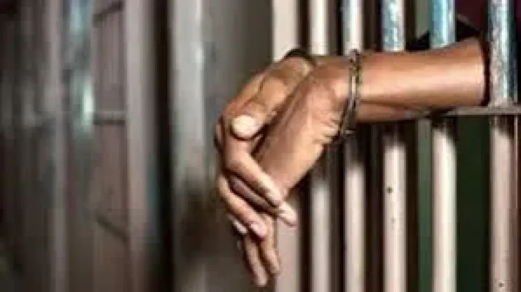 ما بين خلاف قديم وكمين محكم.. إحالة عامل للمفتي لقتله شاب طعناً ببنها