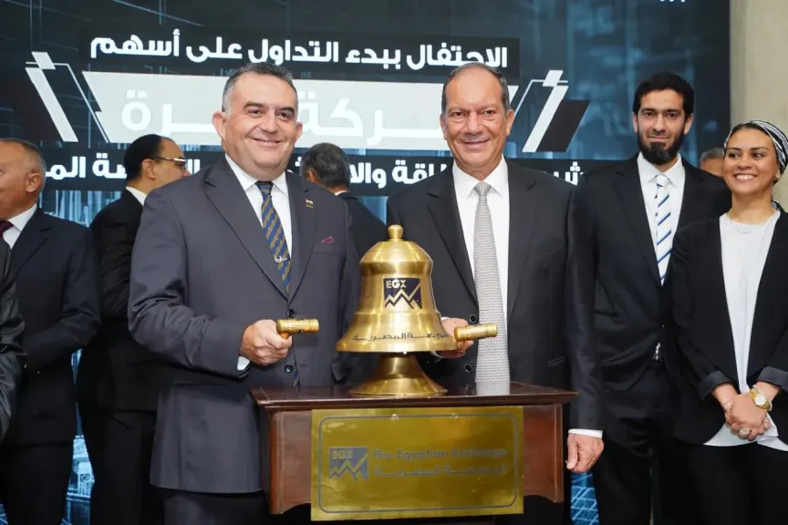 عمر رضوان رئيس البورصة المصرية يشارك قيادات شركة ”قرة” في فعالية ”قرع الجرس” احتفالا بالانضمام للسوق الرئيسي