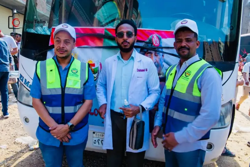 وسط قصص انسانية على أبواب الوطن …أطقم طبية ومتطوعو  ”الأمل” .. عمل دؤوب وعناية مكثفة بالعائدين إلى السودان عبر مسار العودة الطوعية