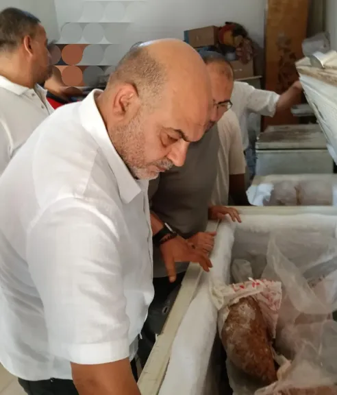 لحوم مفرومة وحواوشي فاسد.. ضبط 300 كيلو أغذية غير صالحة داخل مطاعم ببنها