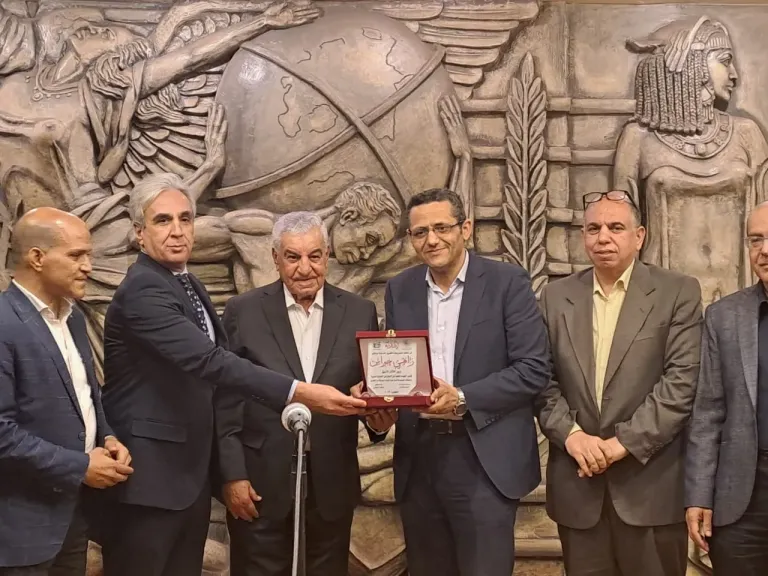 خالد البلشي يرحّب بعالم الآثار زاهي حواس في نقابة الصحفيين