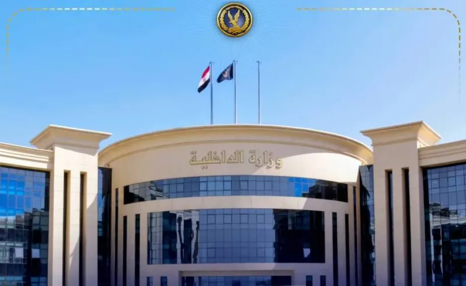 حملات مكثفة خلال 24 ساعة: 105 آلاف مخالفة مرورية.. ضبط قضايا عملة بـ9 ملايين جنيه و8 أطنان دقيق وسولار بالسوق السوداء