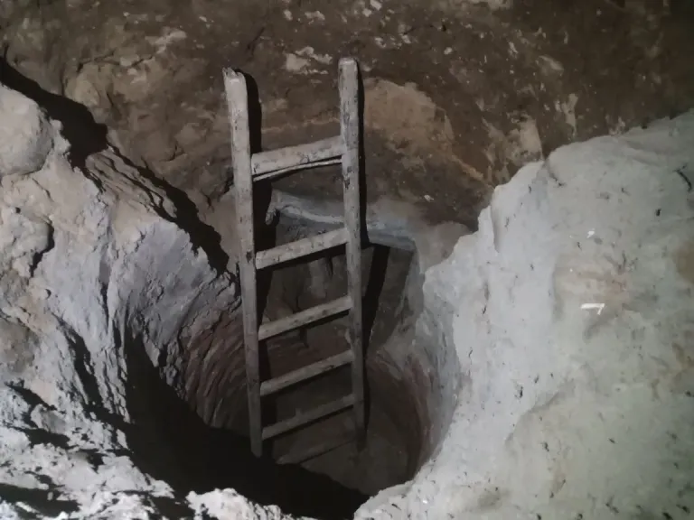 بيحفروا داخل منزل.. السجن 7 سنوات وغرامة مليون جنيه لـ4 متهمين بالتنقيب عن الآثار فى سوهاج