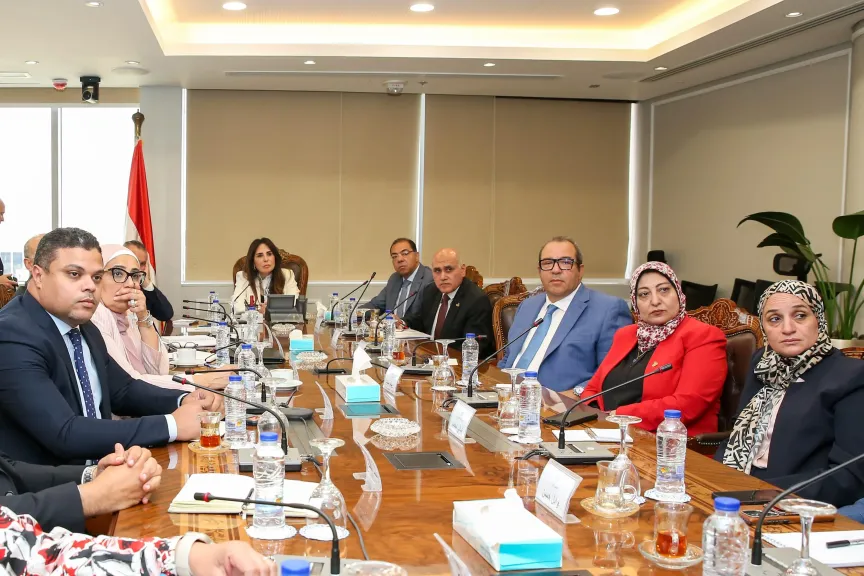 وزيرة الإسكان تتابع الموقف التنفيذي لمحوري اللواء عمر سليمان ومحمد نجيب ومستجدات مشروع تطوير موقع التجلي الأعظم