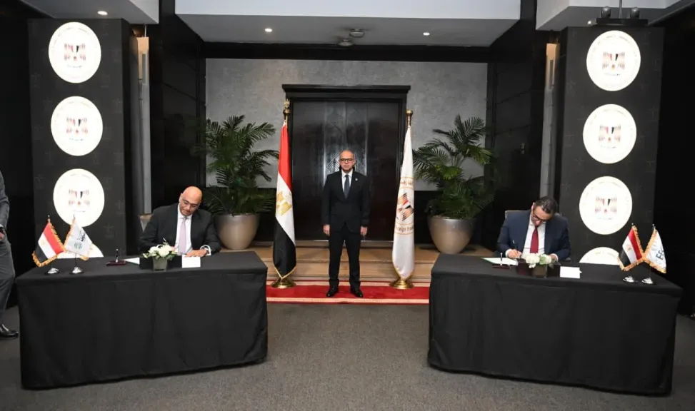 وزير الاستثمار يشهد توقيع عقد حق انتفاع مبنى المعرض الدائم بين الهيئة المصرية للمعارض وجهاز تنمية المشروعات