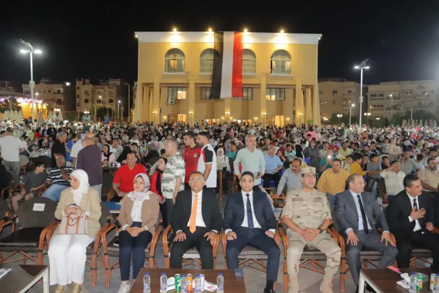 ليلة كروية مشتعلة بالعبور.. محافظ القليوبية وسط الجماهير لمتابعة مباراة مصر وبلجيكا