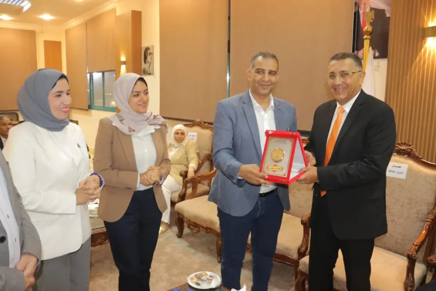 من القليوبية إلي الوزارة.. المحافظ يكرم ”وليد الفرماي” بعد مسيرة ناجحة