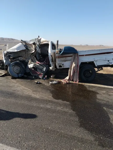 العربيات بقت خردة.. إصابة سائقين إثر تصادم سيارة نقل ثقيل مع ربع نقل في قنا