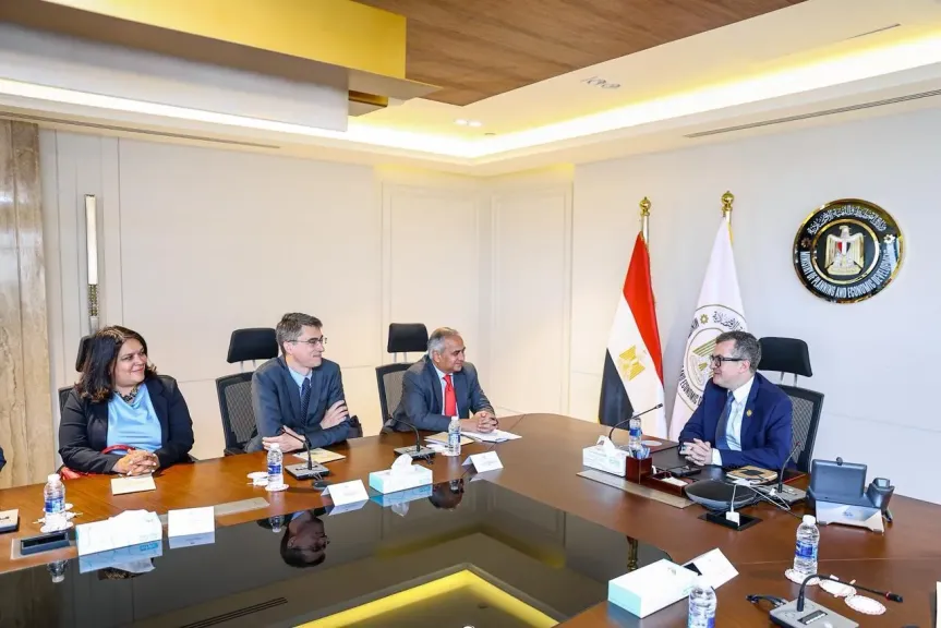 وزير التخطيط يبحث مع وفد البنك الدولي آليات دعم السياسات القائمة على البيانات