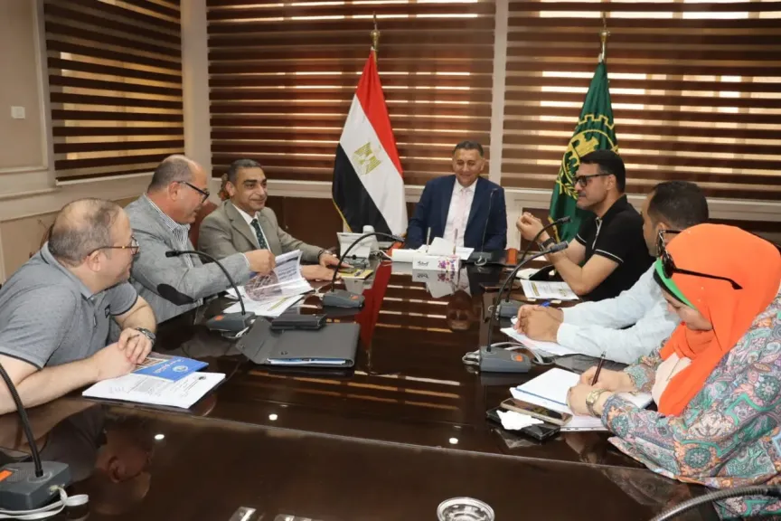 محافظ القليوبية يستعرض إنجازات قطاع المياه والصرف ويضع المشروعات الجارية تحت المجهر