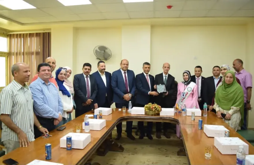 رئيس جامعة بني سويف يترأس مجلس كلية التربية