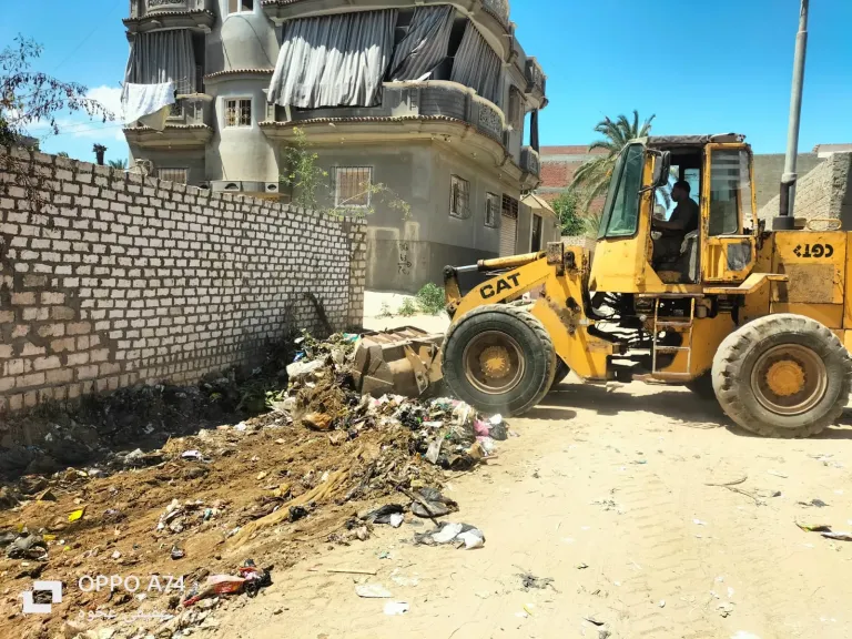 رفع 233 طن قمامة خلال حملات مكبرة فى إدكو
