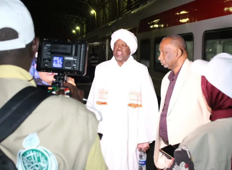 بحضور القنصل العام السوداني بأسوان.. تدشين الباخرة “سيناء” لتفويج 600 من العائدين إلى الوطن عقب وصول “قطار الأمل” بأكثر من ١٢٠٠ راكب