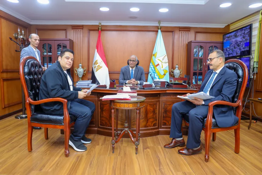 محافظ كفرالشيخ يناقش عدد من الملفات الخدمية والتنموية ومشاكل الدوائر مع  أعضاء مجلسي النواب والشيوخ