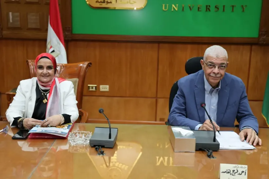 رئيس جامعة المنوفية يستعرض خطة تطوير المركز الدولي لتنمية قدرات أعضاء هيئة التدريس ويؤكد دعم التحول الرقمي والتوسع إقليميًا